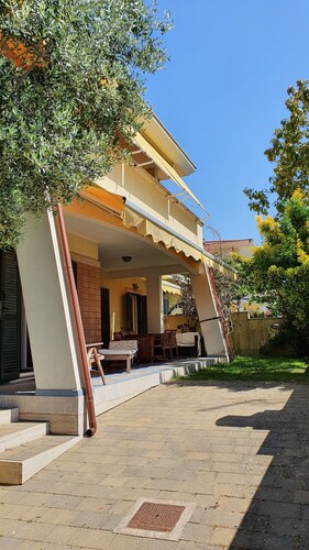 Modern two-story cottage with garden 90 meters to the sea