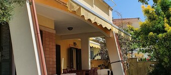 Modern two-story cottage with garden 90 meters to the sea