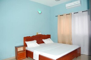 4 bedrooms, iron/ironing board, WiFi - Residence Vicky à Agla, Apt B
 (Cotonou)