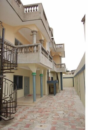 Property grounds - Residence Vicky à Agla, Apt B
 (Cotonou)