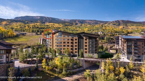 PENTHOUSE-Electric Pass Lodge Ski in/Ski out! Pool, Hot Tub,Walk to Restaurants!