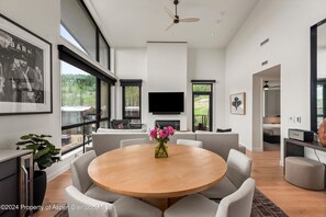 Dining - 3BR ski-in/out Snowmass condo with mountain views (Snowmass Village)