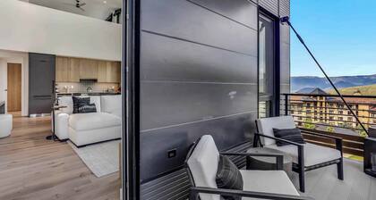 PENTHOUSE-Electric Pass Lodge Ski in/Ski out! Pool, Hot Tub,Walk to Restaurants!