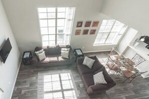 Living area - Bright Gem, middle of everything (Tampa)