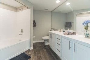 Bathroom - Bright Gem, middle of everything (Tampa)