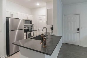 Private kitchen - Charming unit Power & Wifi mnt from TPA work r fun (Tampa)