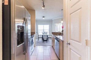 Interior - Tropical Paradise-Wonderful for Work or Fun (Tampa)