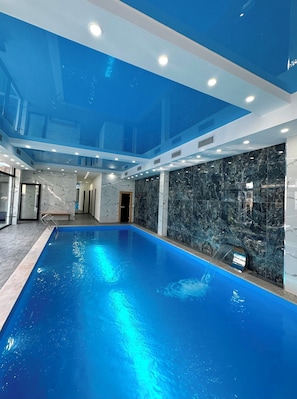 Outdoor pool - 214b Tseronisi St (Tbilisi)