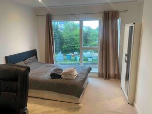 2 bedrooms, iron/ironing board, travel cot, free WiFi