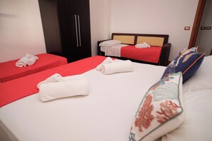 3 bedrooms, WiFi, bed sheets - Apartment in Residence with Pool, Near the Beach (Torrenova)