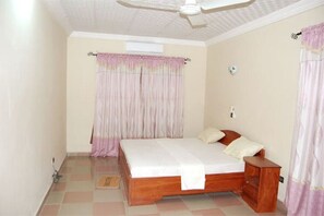 3 slaapkamers, een strijkplank/strijkijzer, wifi, beddengoed