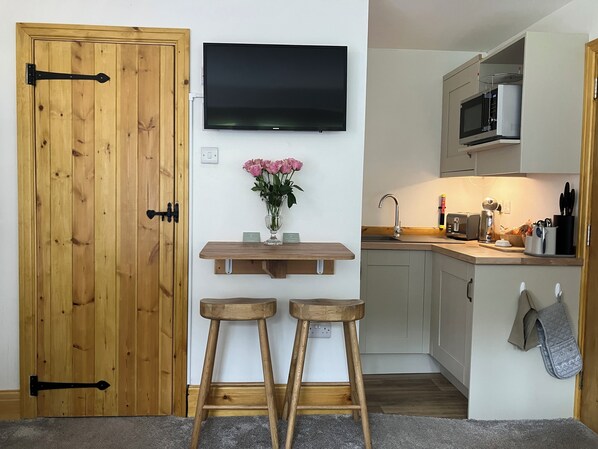 Frigorifero, microonde, bollitore elettrico, tostapane