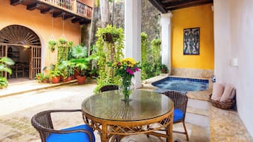 House | Outdoor dining