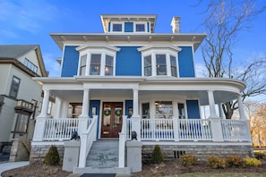 Front of property - Washington Apartments by Airriva (Sandusky)