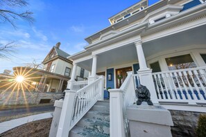 Front of property - Washington Apartments by Airriva (Sandusky)