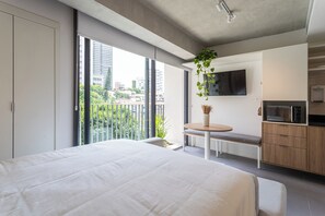 Laptop workspace, free WiFi, bed sheets - Charlie Onze22 Vila Madalena (São Paulo)