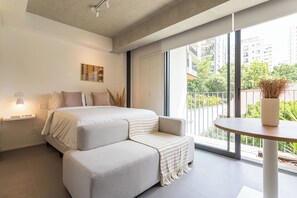 Laptop workspace, free WiFi, bed sheets