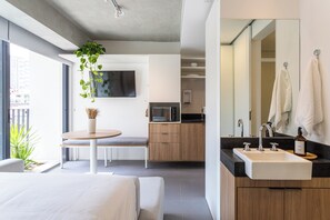 Laptop workspace, free WiFi, bed sheets