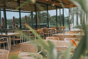 Restaurant - Howard Johnson Plaza La Ribera (Resistencia)