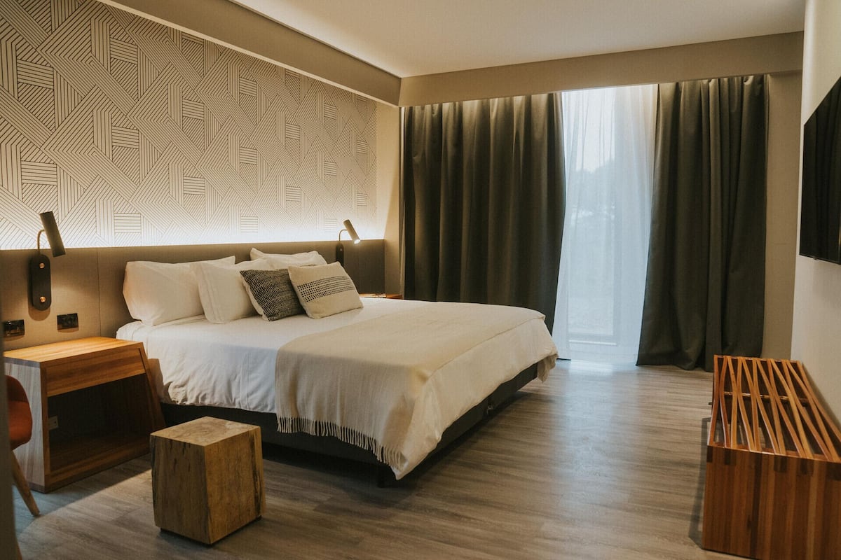 1 bedroom, premium bedding, down comforters, in-room safe
