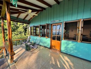 Outdoor dining - seaclusion house (Drake Bay)