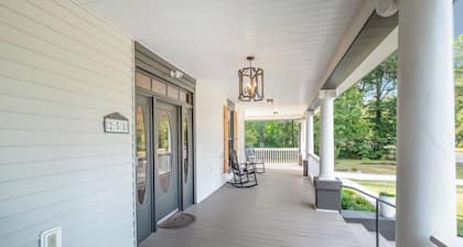 Victorian mini mansion family stays, elopements & more!