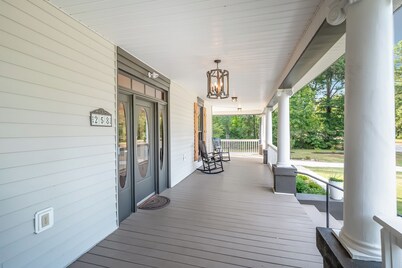 Victorian mini mansion family stays, elopements & more!