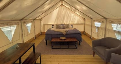 Valley Overlook - Peninsula, Ohio - Glamping Tent P8 - in the heart of CVNP
