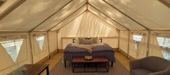 Valley Overlook - Peninsula, Ohio - Glamping Tent P8 - in the heart of CVNP