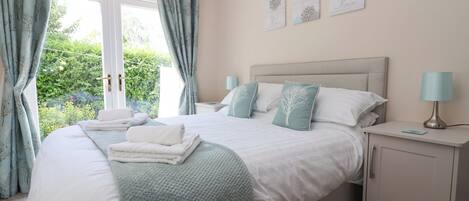 Cottage | 3 bedrooms, individually decorated, individually furnished, free WiFi
