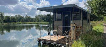Bateau Comfortable sur L'eau