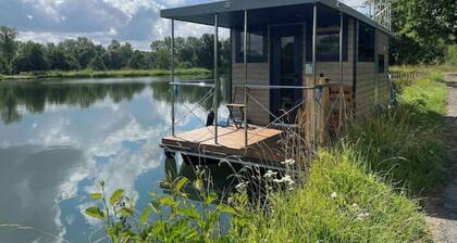 Bateau Comfortable sur L'eau