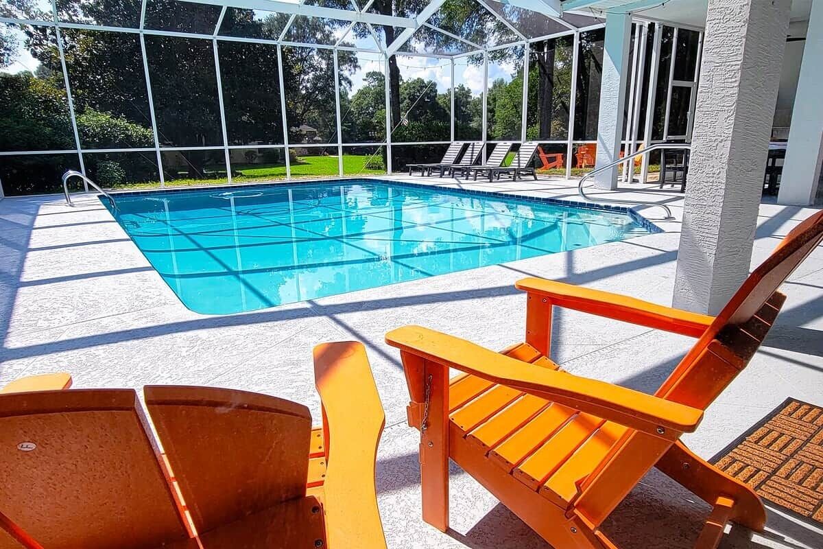 Outdoor pool, a heated pool