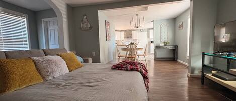 3 bedrooms, iron/ironing board, WiFi (free), bed sheets