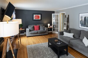 Smart TV, lareira, pebolim