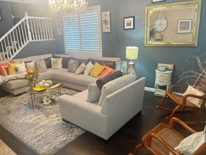 Living area - Beautiful & Spacious 4 bedroom 3 full bath home, located in Palmdale, CA (Palmdale)