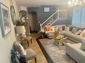 Living area - Beautiful & Spacious 4 bedroom 3 full bath home, located in Palmdale, CA (Palmdale)