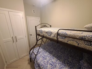 2 bedrooms, free WiFi, bed sheets - Apartamento + SUV Incluida, a 2 Minutos de la Playa! (Roatan)