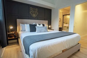 2 bedrooms, iron/ironing board, WiFi, bed sheets - Grotto Canyon Chalet (Canmore)