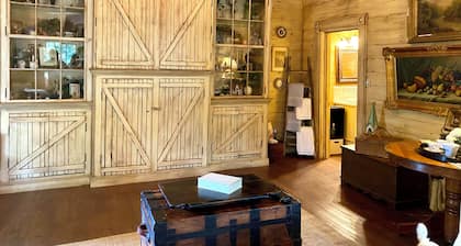 Romantic Secret Cottage near downtown Carthage
