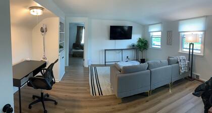 10 min from Clev Clinic 1 bedroom, full bath in S. Euclid upper level of duplex