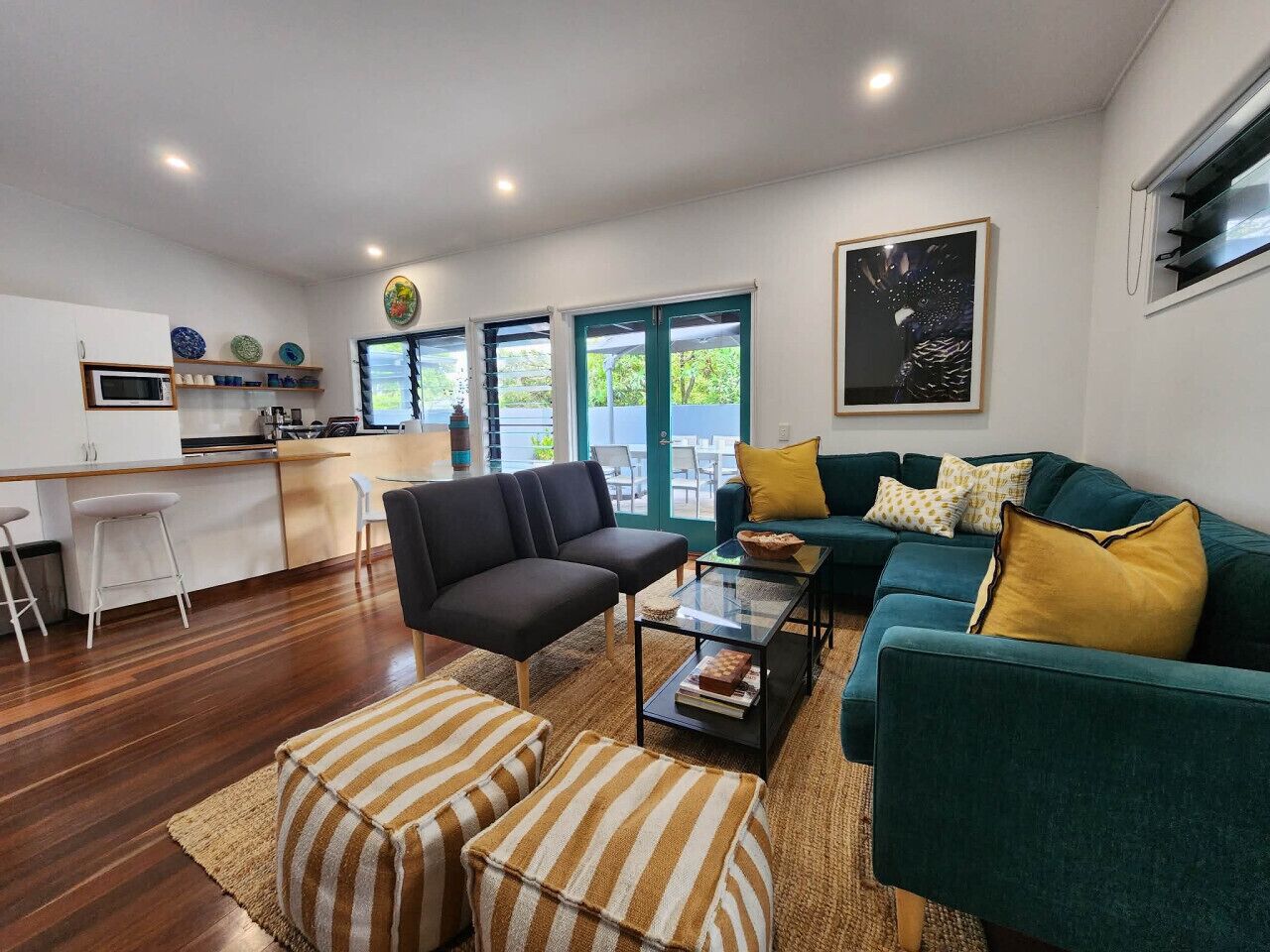 Smart TV, books, stereo