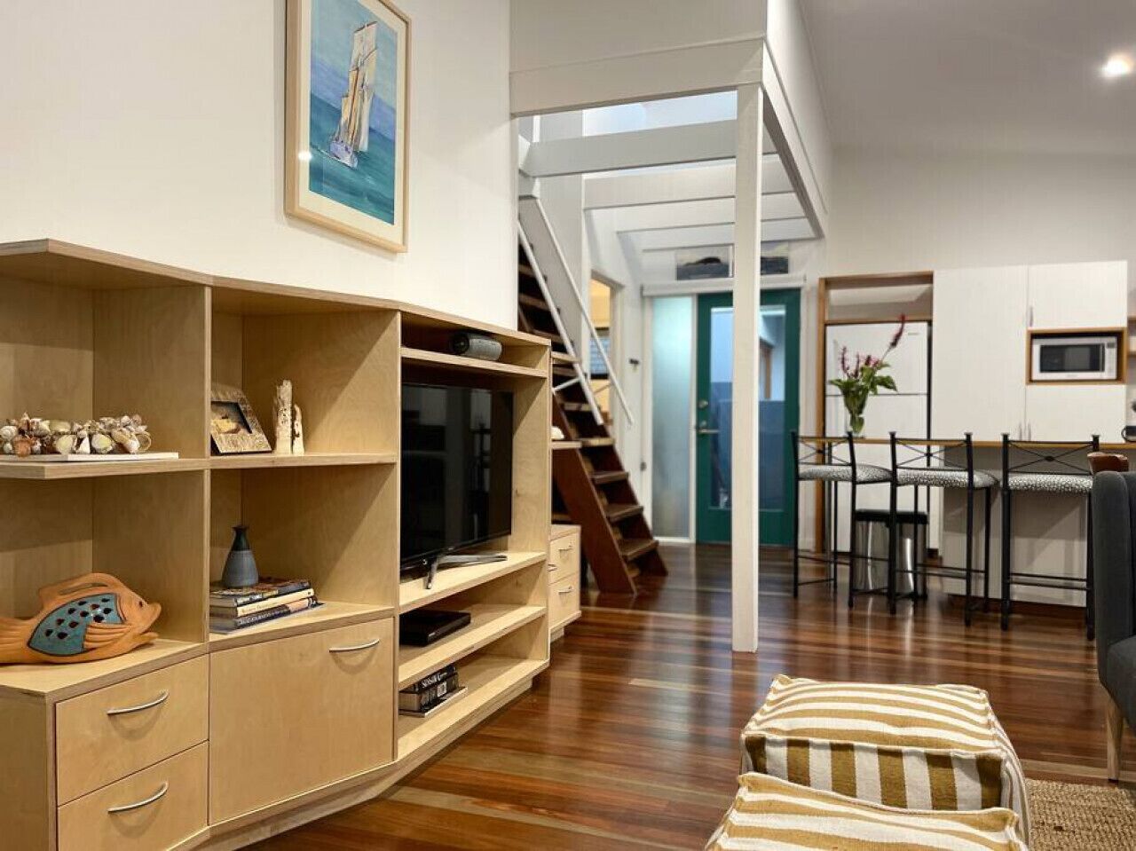 Smart TV, books, stereo