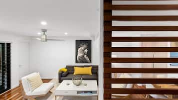 Smart TV, books, stereo