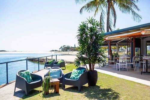 Stunning 2bed/2bth-CottonTrees 3BLK Beach/Dogs OK