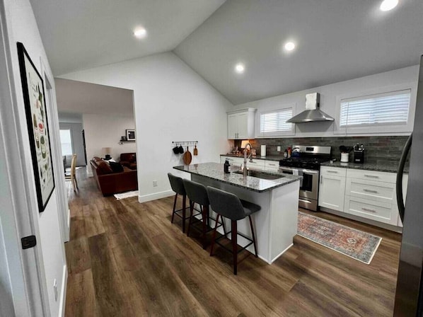 Fridge, microwave, oven, stovetop - Luxury & Charm in Downtown Perrysburg! (Perrysburg)
