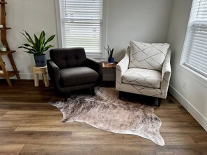 Smart TV, fireplace - Luxury & Charm in Downtown Perrysburg! (Perrysburg)