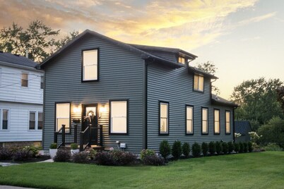 Luxury & Charm in Downtown Perrysburg!