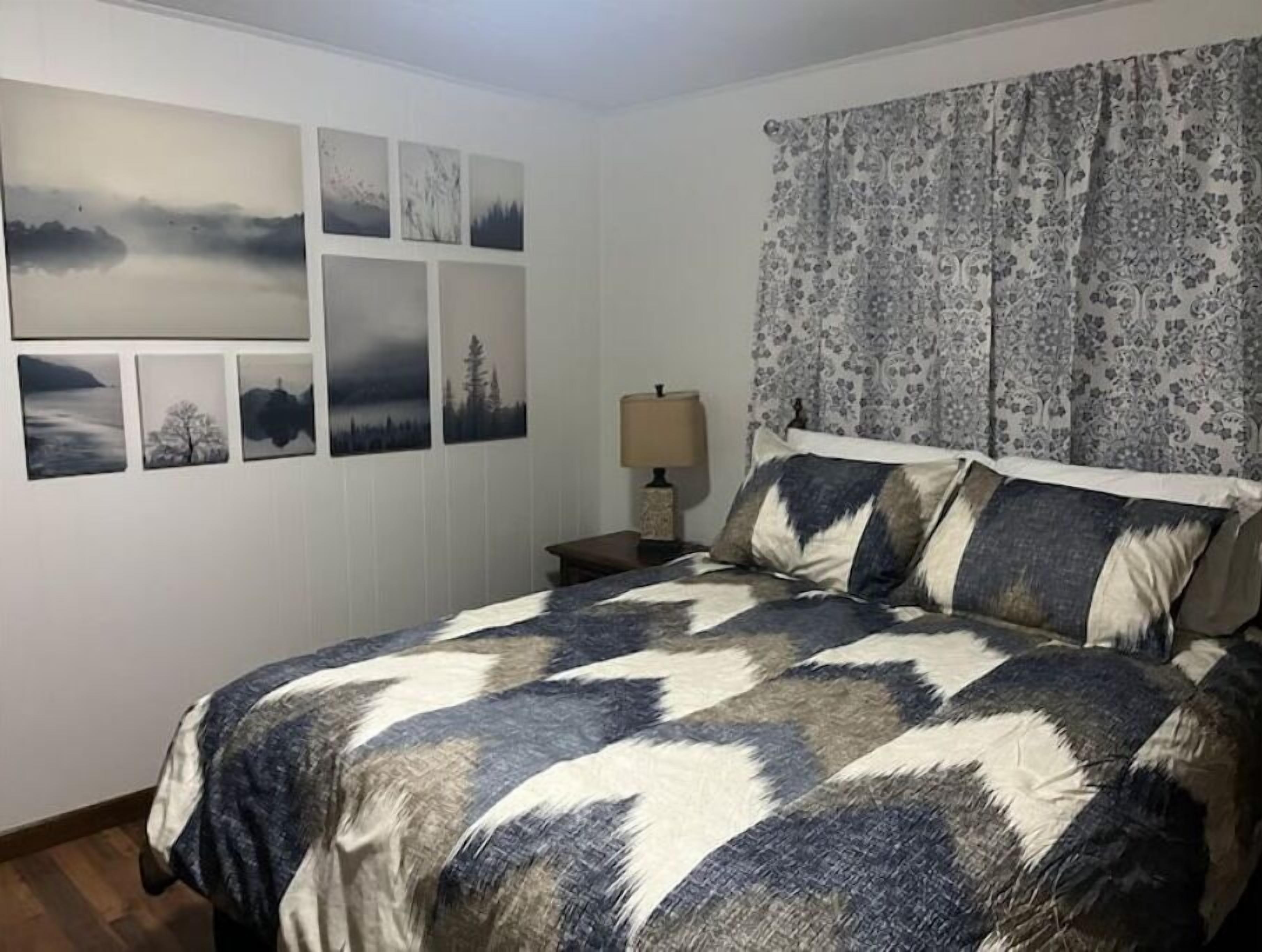 5 bedrooms, iron/ironing board, WiFi, bed sheets