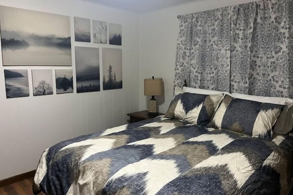 5 bedrooms, iron/ironing board, WiFi, bed sheets